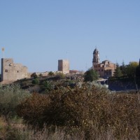 El Catllar - kostel a hrad z turistické trasy