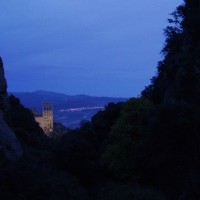 Sestup ke klášteru Montserrat za stmívání
