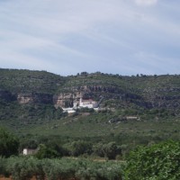 Ermita de la Pietat; vlevo od Ermity se nachází na skále jeskynní malby